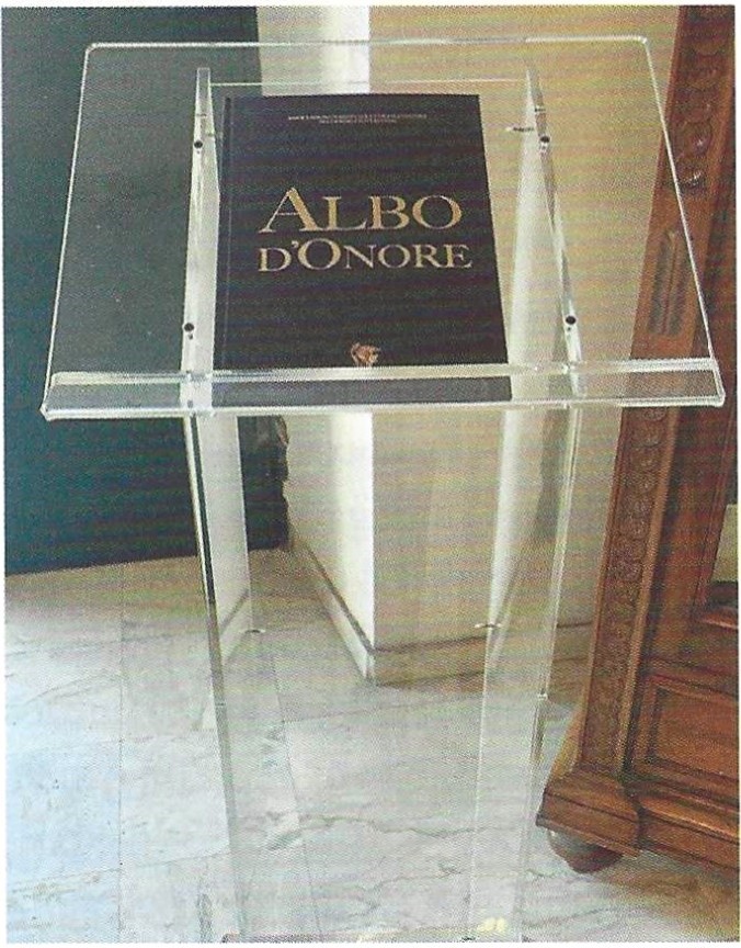 Albo d'Onore sul suo supporto